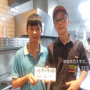 湖南省豪客來餐飲有限公司清洗油煙係（xì）統-員工風采